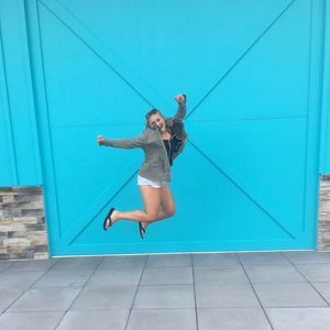 Meet your Posher, Olivia